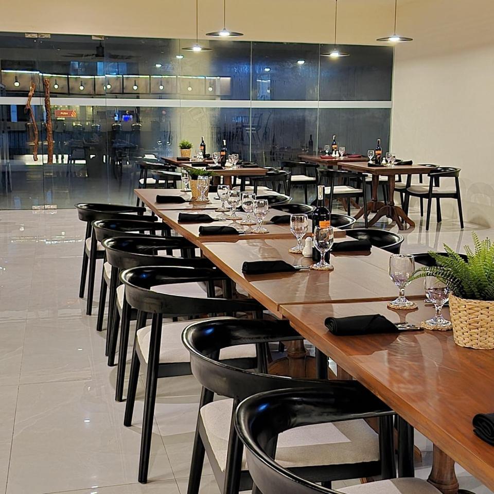 Elijah Hotel Dasmarinas Exterior photo