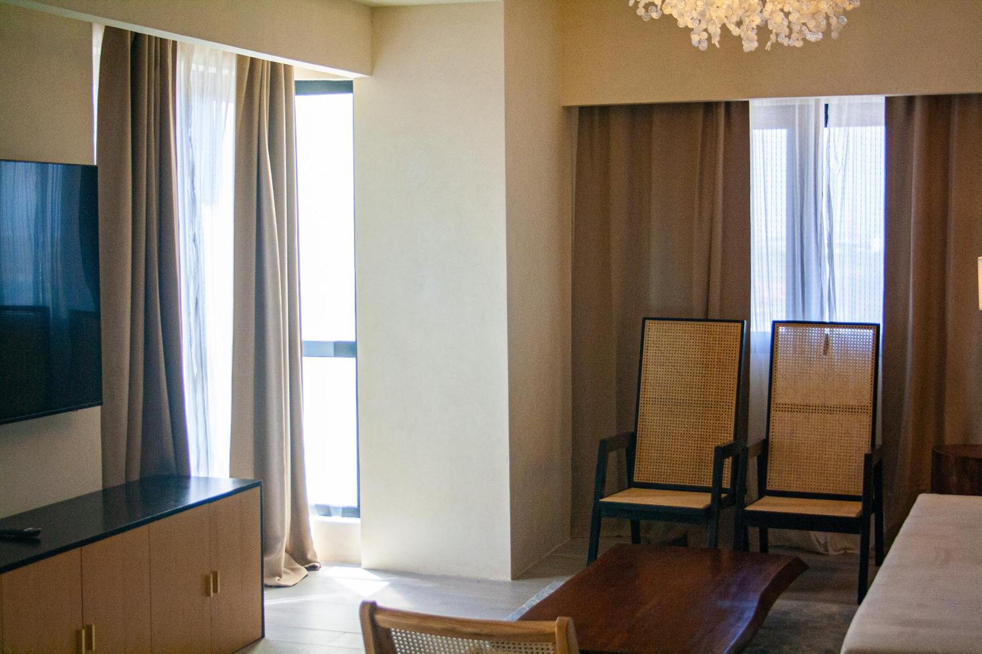 Elijah Hotel Dasmarinas Exterior photo