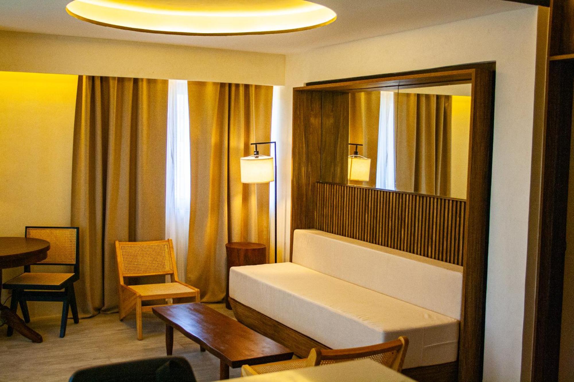 Elijah Hotel Dasmarinas Exterior photo