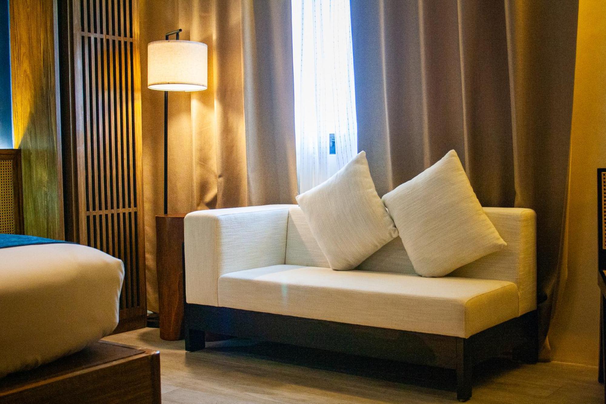 Elijah Hotel Dasmarinas Exterior photo