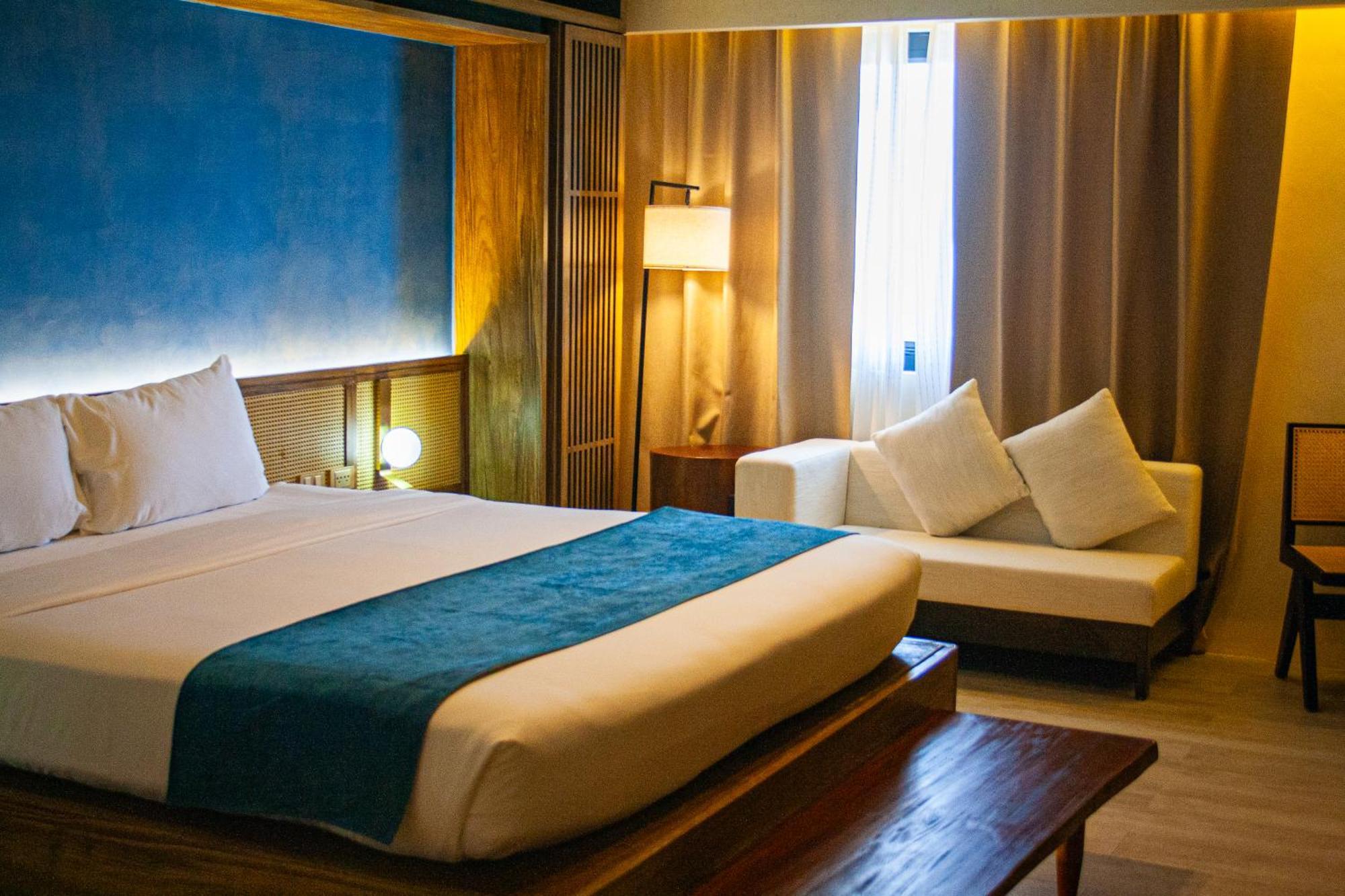 Elijah Hotel Dasmarinas Exterior photo